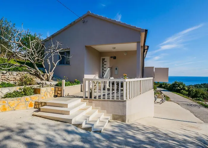 Luana Villa Vis