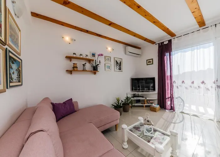 Luana Villa *
