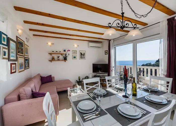 Luana Villa Vis
