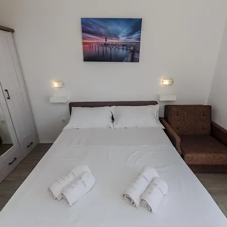 Luana Villa *