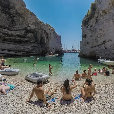 Luana Villa Vis